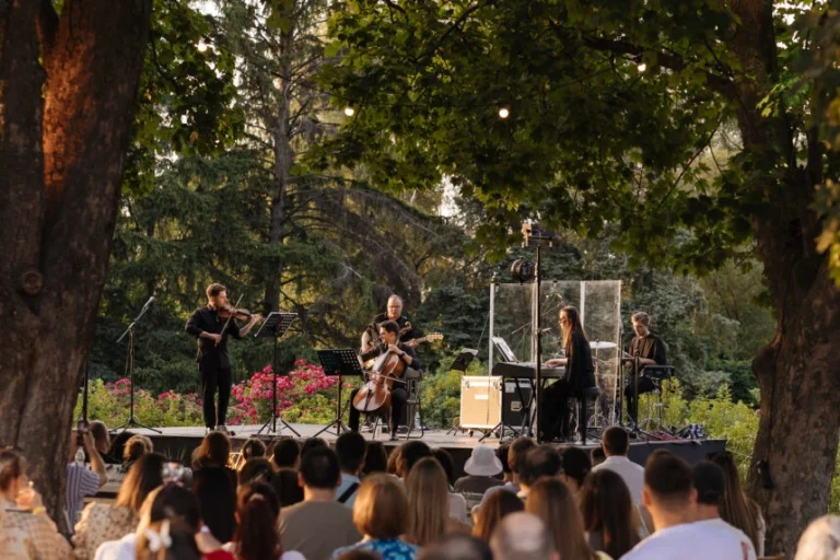 10 років музики серед троянд: Svitlo Concert продовжує ювілейний сезон концертів у Ботанічному саду
