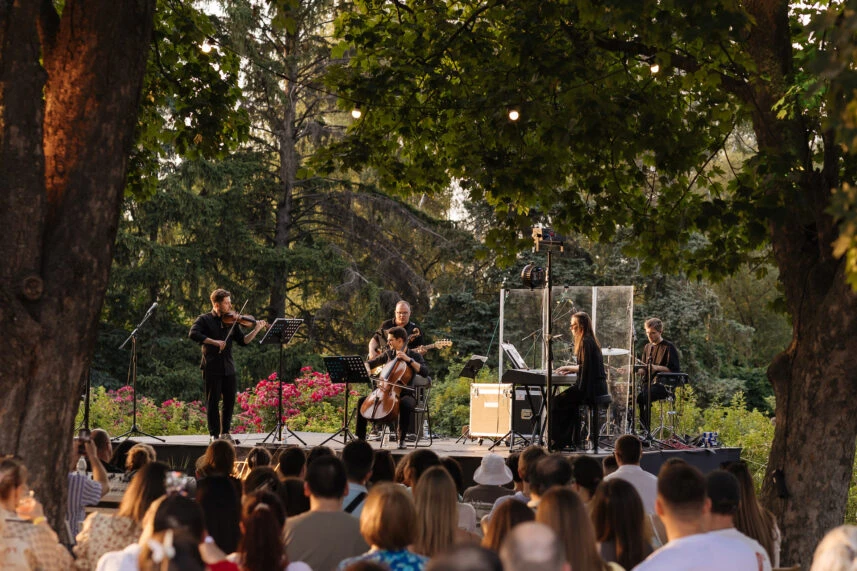10 років музики серед троянд: Svitlo Concert продовжує ювілейний сезон концертів у Ботанічному саду