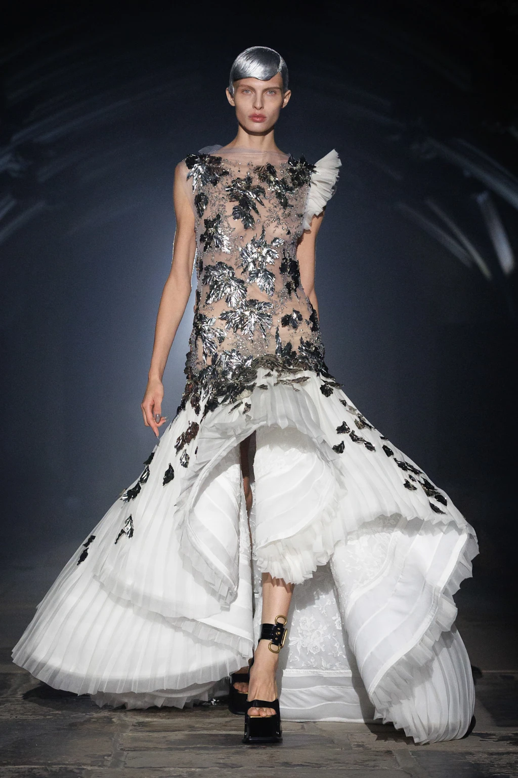 McQueen весна-літо 2027 McQueen весна-літо 2027