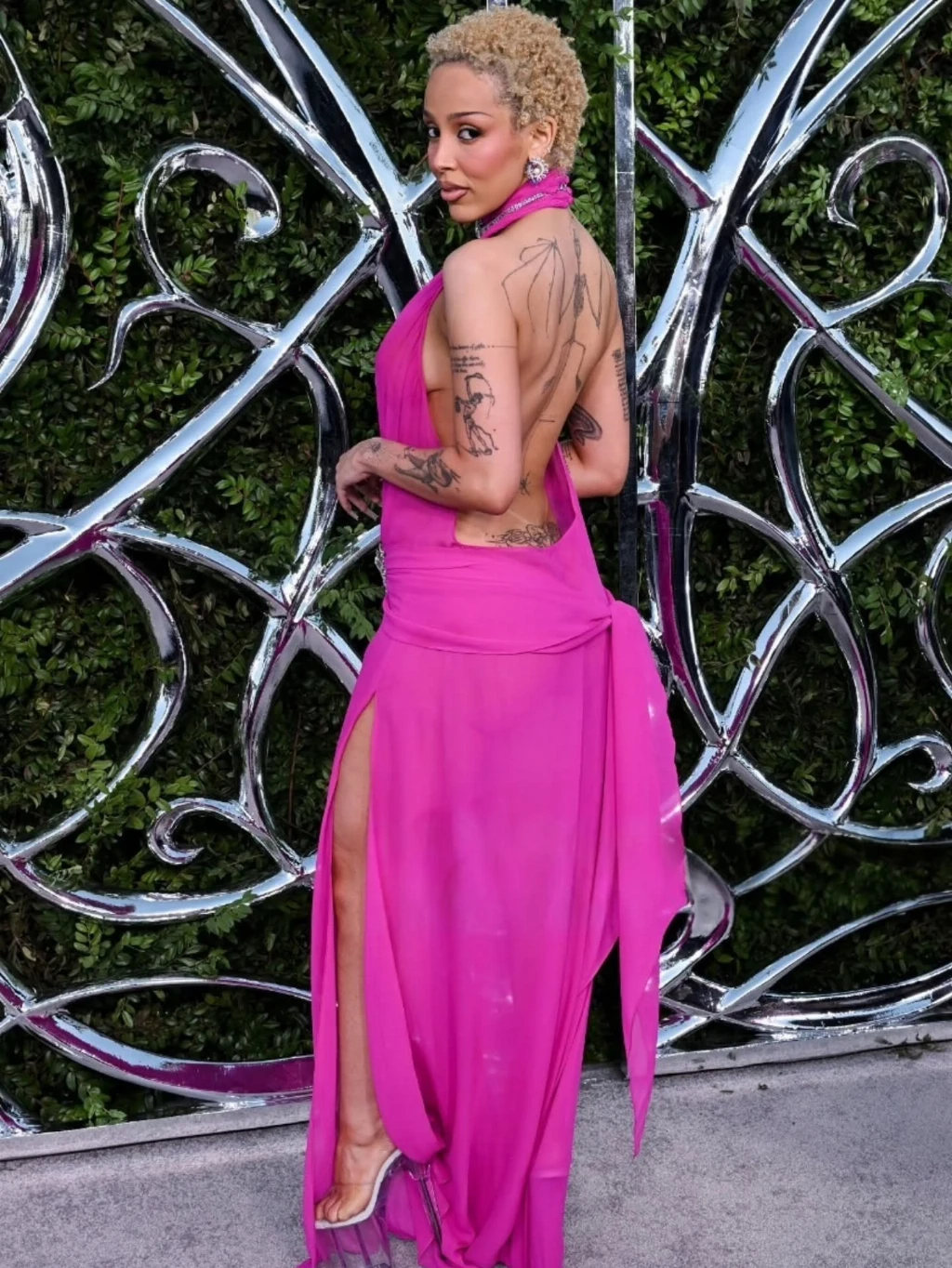 Doja Cat для появи на червоній доріжці обрала сукню українського бренду Nué Studio.