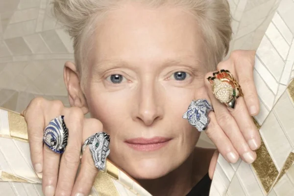 Тільда Свінтон і ювелірний звіринець Cartier: нова глобальна амбасадорка бренду у розкішній зйомці