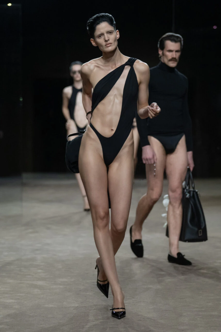 Тиха сексуальність та гра на межі: колекція Tom Ford Весна-Літо 2027 від Гайдера Акерманна